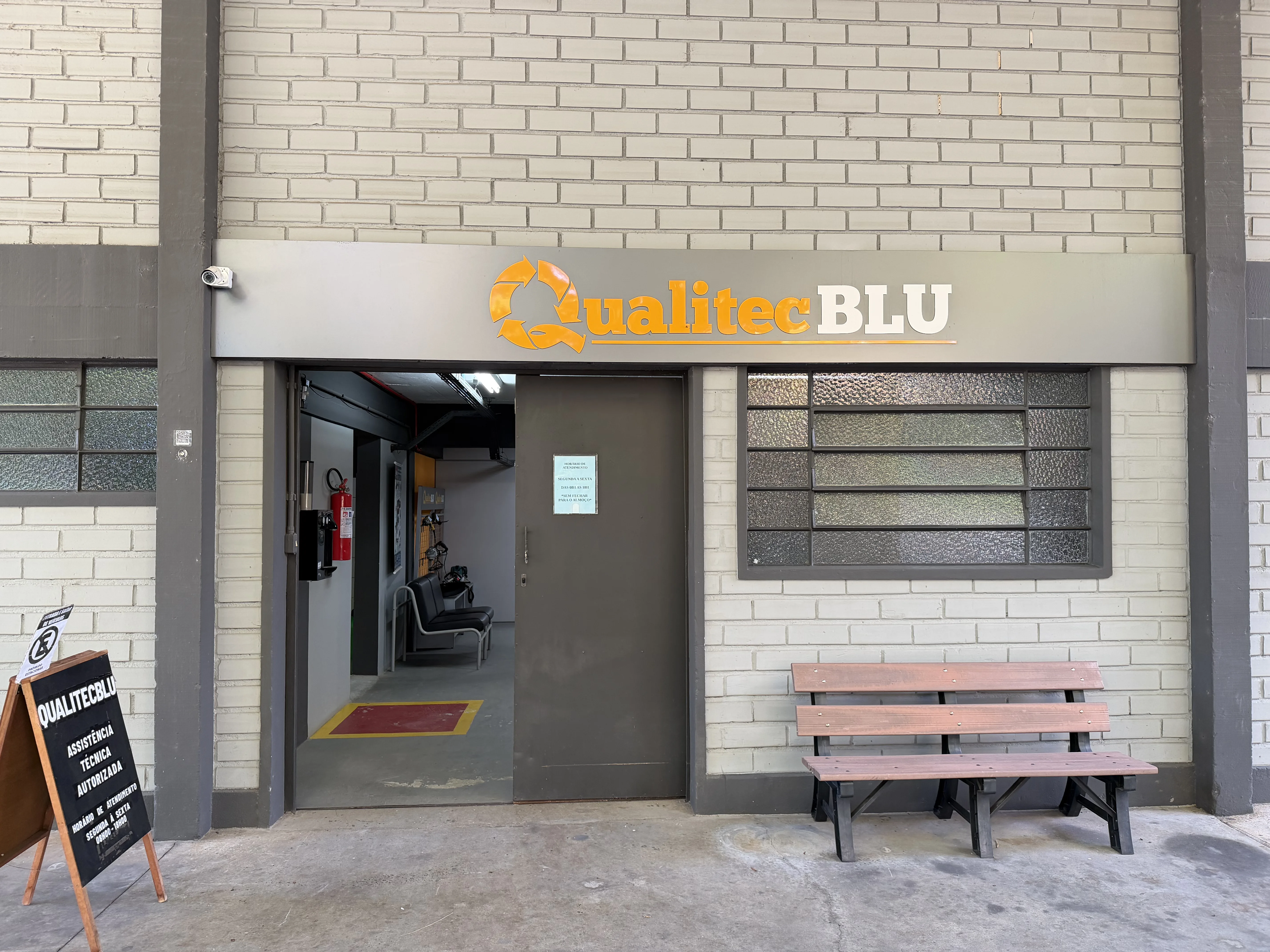 Ferramenta em bancada tecnica da QualitecBLU durante avaliacao
